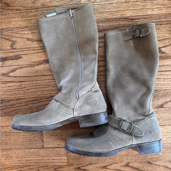 Frye Shoes - Frye women’s size 11 Tan Suede Boots